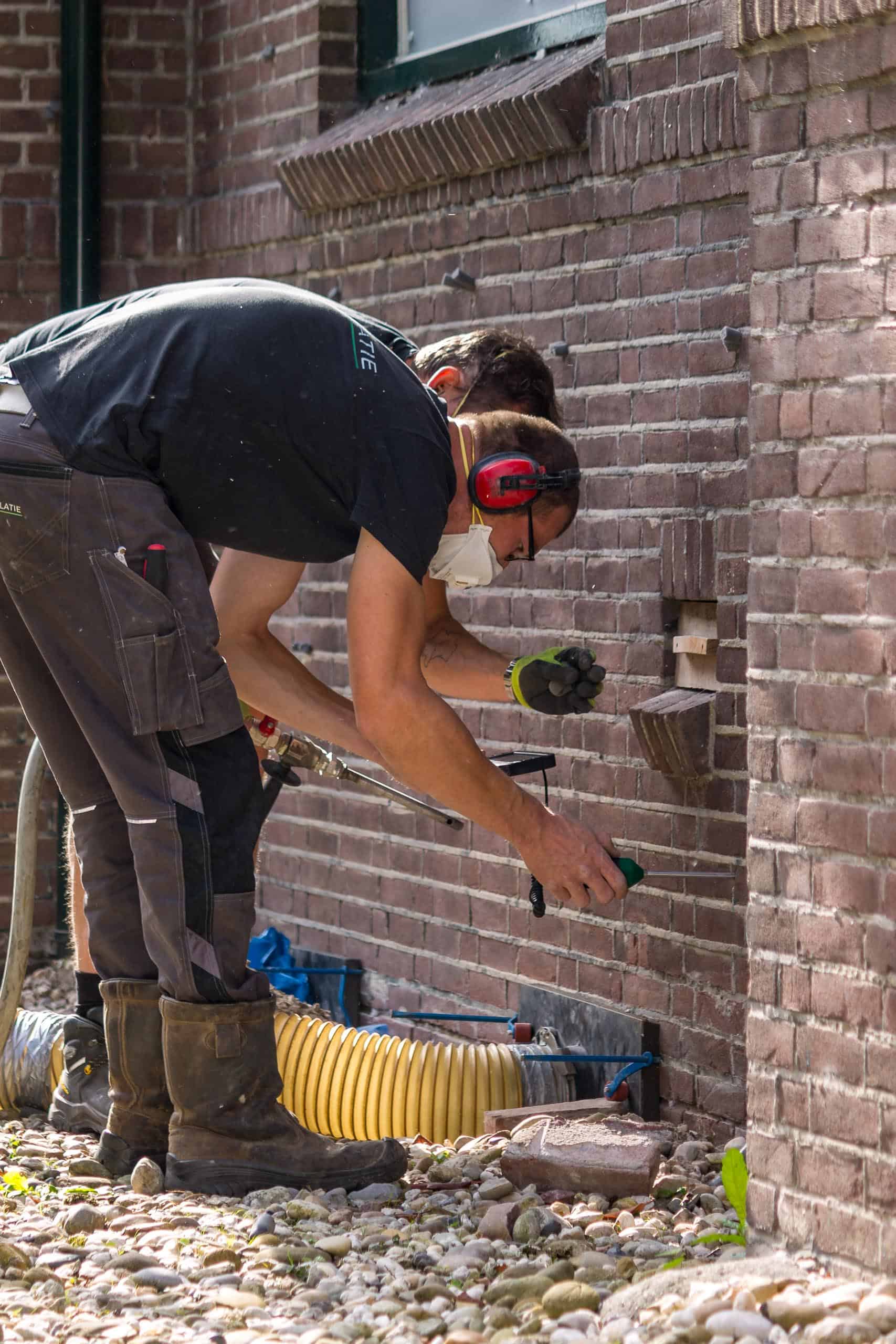 isolatie verwijderen voorafgaand aan spouwmuurisolatie